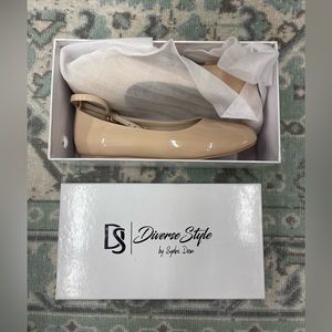 Diverse Styles Classic Flat (Light Nude / Cashew)